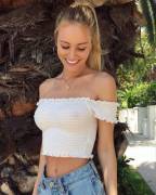 Bryana-Holly-Not sure its pokie, but dayum