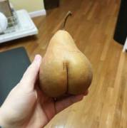 bruh this pear boutta get it