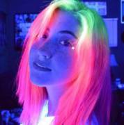 UV-reactive hair dye