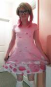 ...Just a full shot of me in the pink kawaii sk8er dress, grinning like a silly monkey :-)