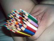 How many colored pencils can you count?