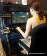 Sarah Anne playing Witcher 3.