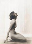 "Ingénue" photographed by Dorothy Wilding (1930)