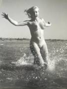 "Nude Running on Water" photographed by Andre de Dienes, 1960