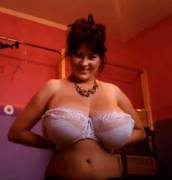 Rachel Aldana taking her bra off on webcam [gif] [album in comments]