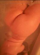 Phat ass in the tub (f) (PMs welcome)