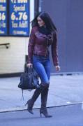 Miss Universe, Pia Alonzo walking in jeans in NYC (x-post /r/BeautyQueens)