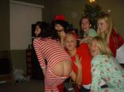 6 girls at a Christmas sleepover (x-post from /r/XMasBabes)