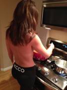 topless girl cooking in yoga pants from the chive