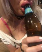 "Why are you taking a picture? I'm just drinking my beer" (xpost /r/BimboHaylee)