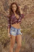 Country girl (XPost from r/WomenWearingShirts)