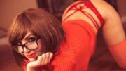 Jessica Nigri as Velma Dinkley (Scooby-Doo) [GIF]