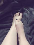 Cute young feet! I sell pictures,socks, panty hose, stockings and videos! Message me to see if my lil cute feet wiggle 