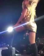 Beyonce shaking her fat ass for the crowd