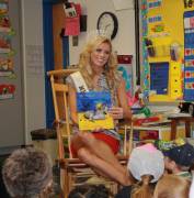 Miss Missouri USA 2012 reading for school children (x-post /r/BeautyQueens)