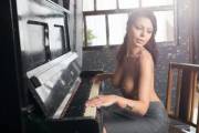 Piano Woman II