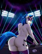 Vinyl putting on a show you don't wanna miss (Cyrus_Physhor) [My Little Pony]