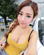 A Great Yellow Top