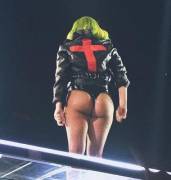 I love Mrs Gaga's butt