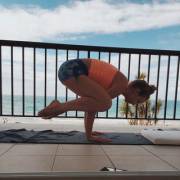 Jodie Comer's balance skills (x-post /r/JodieComer)
