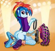 Rainbow Dash knows how to rock out (artist: fearingfun)