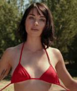 Cute babe removing her red bikini top [gif]
