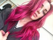 Caity Lotz dyed her hair pink