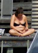 Nice belly on this blurry BBW, I wish the picture were clearer.