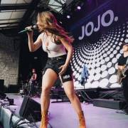 JoJo flaunting T&amp;A on stage