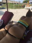 Vacation booty on the beach, show love for more