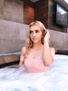 Lycia Faith in a hot tub. (1 MIC)