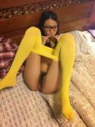 Yellow Legged Pussy Presenter