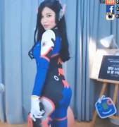 Korean cam model as D.Va (xpost cosplaygirls)