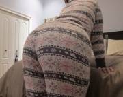 My favorite pair of pajamas make for a good lookin comfy butt [OC]