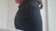 Squishing my booty into my jeans 