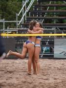 Do volleyball girls squat?