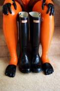 LatexJess - Orange suit and black toe socks