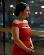 Hayley Atwell loves tight dresses