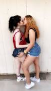 Celestia kissing a girl