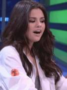 How long would you be able to last with Selena Gomez jerking you off? (GIF)