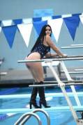 Ariel Winter showing off so much ass the cum produced could fill that pool