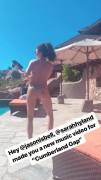 Sarah Hyland shaking her ass in a tiny bikini
