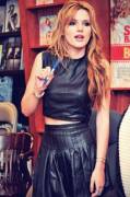 Bella Thorne's outfit