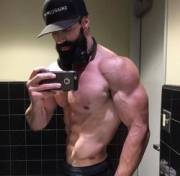 Muscles Selfie (X-Post /r/adoniclove)