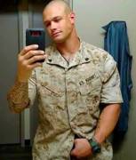 Marines Selfie (X-Post /r/uniformedmen)