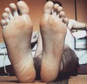 young jock with meaty soles :) love to receive PMs ;)