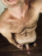 [40] 6ft5 who likes a tall hairy Daddy?