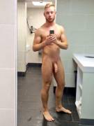 Ginger in the locker room (X-Post /r/gaygingers)