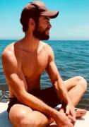 Liam Hemsworth sexy