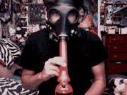 [GIF] Gas mask bong